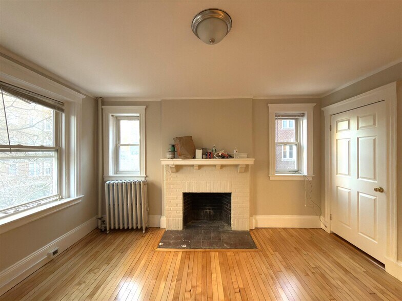 Building Photo - 6 Craigie Cir