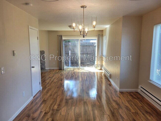 Building Photo - 1506 Parkway Dr
