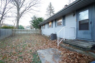 Building Photo - 4 Bedroom 2 Bathroom FULLY FURNISHED Home with Fenced in Backyard and 2 Car Garage-  UTILITIES IN...