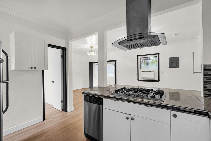 Building Photo - 751 NE 122nd St