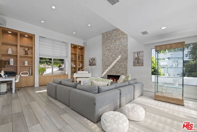 Building Photo - 641 Walther Way