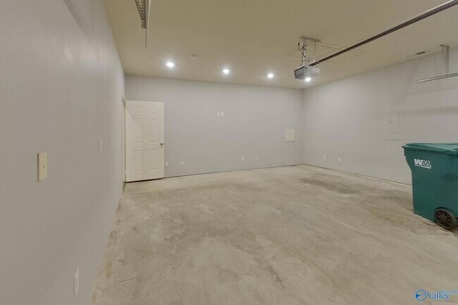 Building Photo - 10685 Bent Brook Dr