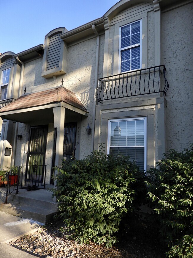 8316 Metcalf Ave 8316 Metcalf Ave Overland Park KS 66212 Apartment
