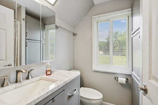 Building Photo - 300 Pauline Ave