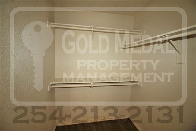 Building Photo - 2807 Leroy Cir