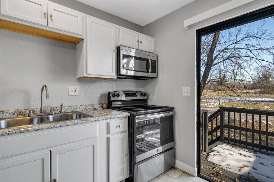 Building Photo - 11 Carriage Lane