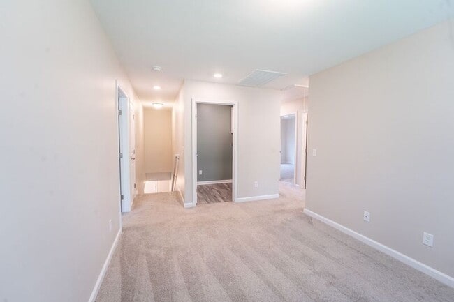 Building Photo - 257 Cromer St