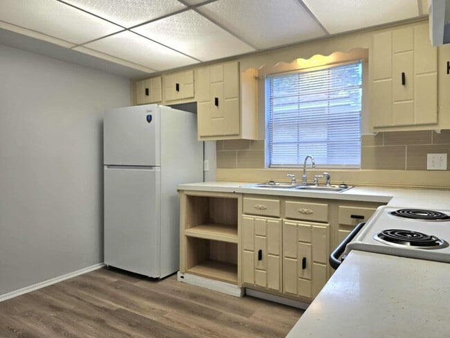 Building Photo - 2830 8 Iron Dr