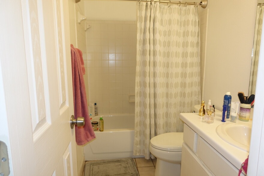 Building Photo - 501 W 26th St