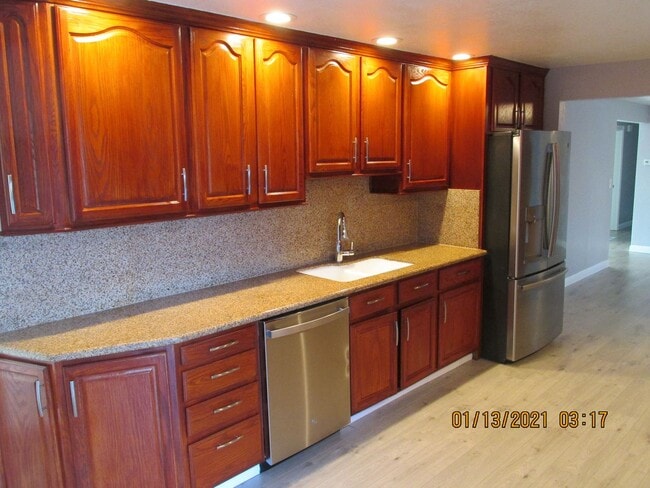 Building Photo - Remodeled !  Hardwood Flooring Throughout & New Carpet in Bedrooms, Tile, Granite, Large Living r...