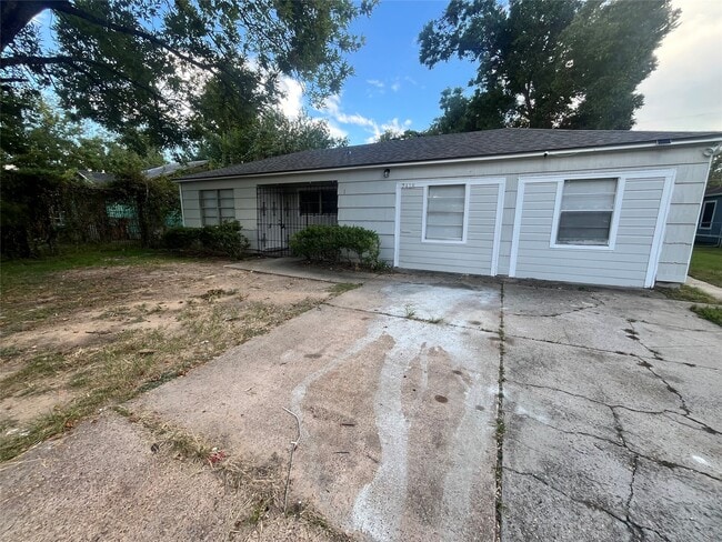 Building Photo - 7418 Saunders Rd