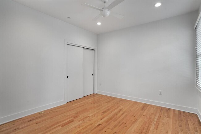 Building Photo - 4004 Avenue C
