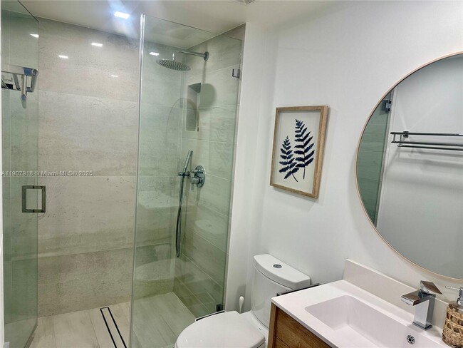 Building Photo - 100 Bayview Dr