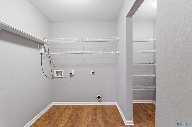 Building Photo - 3294 Castlecreek Dr SW