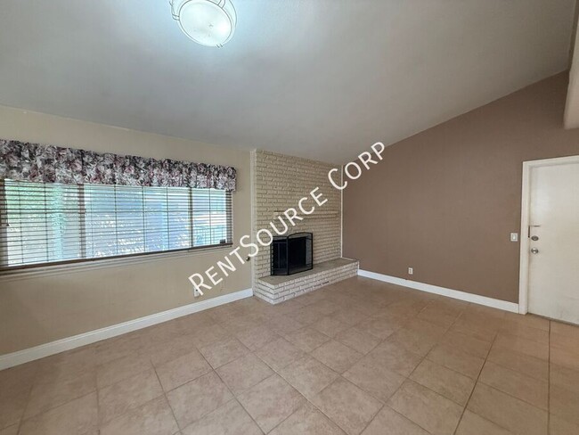 Building Photo - 2522 Marcella St