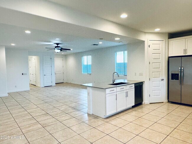Building Photo - 3729 S 64th Dr