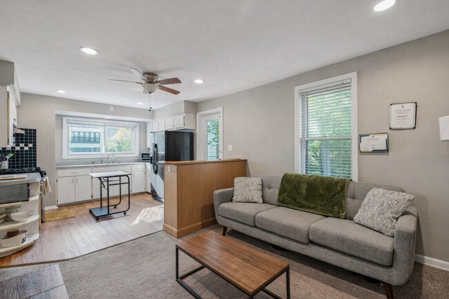 Building Photo - 1679 N Cass St