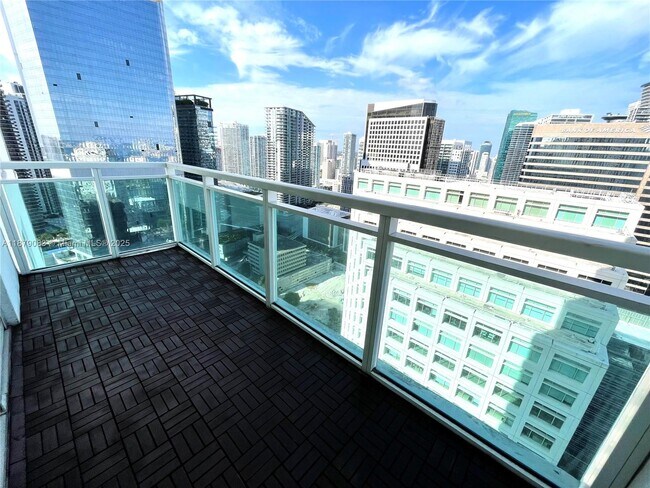 Building Photo - 950 Brickell Bay Dr