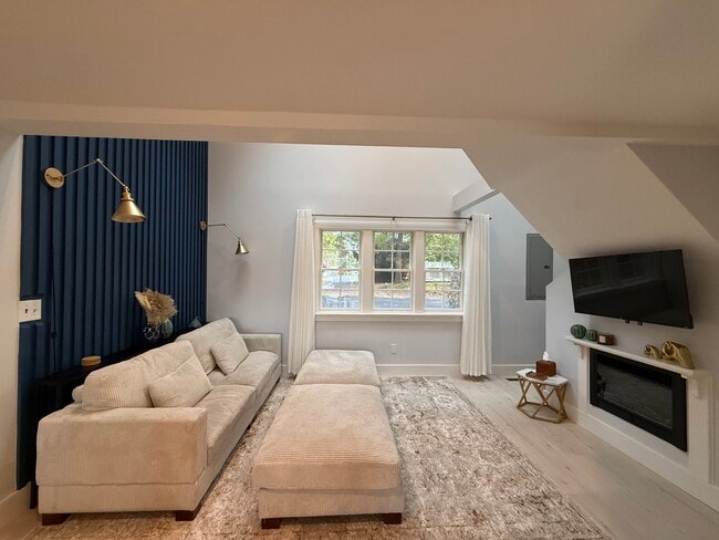 Building Photo - 11 N Shore St