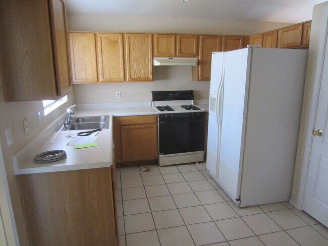 Building Photo - 2883 S Foster Dr