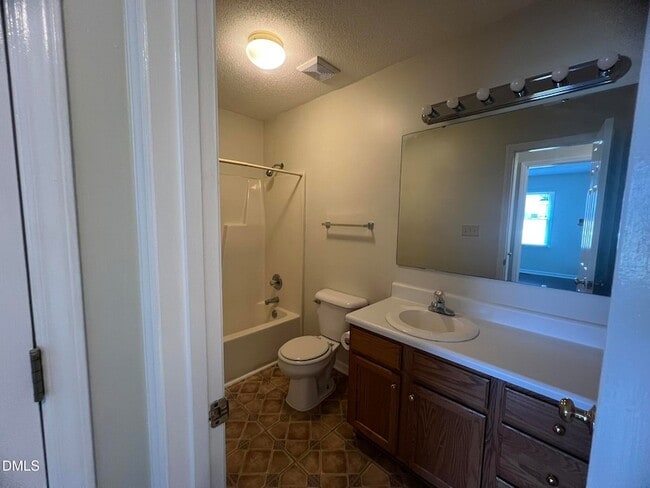 Building Photo - 500 Chinaberry Ln
