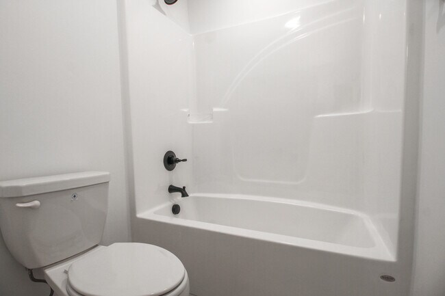 Building Photo - 2036 Warbler Dr