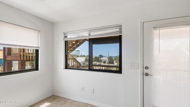 Building Photo - 4114 Holiday Dr