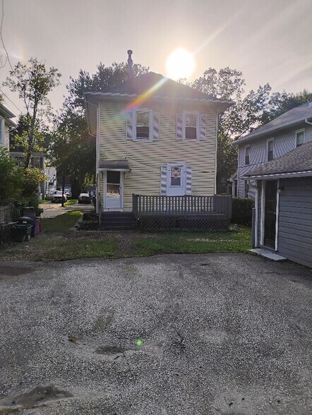 Building Photo - 107 Colonial Ave