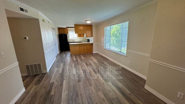 Building Photo - 1060 S Orem Blvd