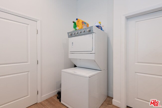 Building Photo - 4629 Cerro Verde Pl