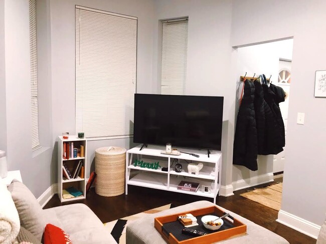 Building Photo - 1718 W Pierce Ave