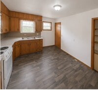 Building Photo - 11302 Putnam St