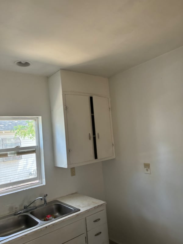 Building Photo - 707 N 12th Ave