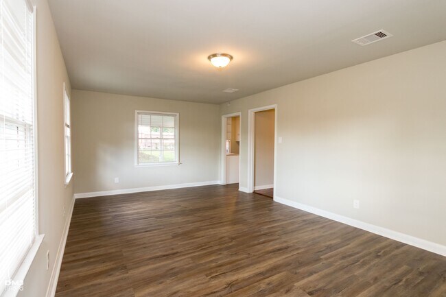 Building Photo - Broadway 2556-2558