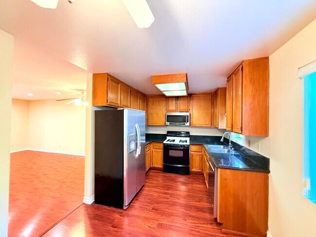 Building Photo - 12251 Moorpark St