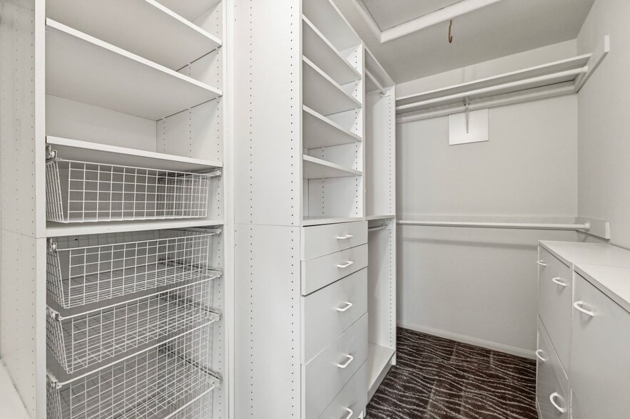 Building Photo - 5643 Willowmere Ln