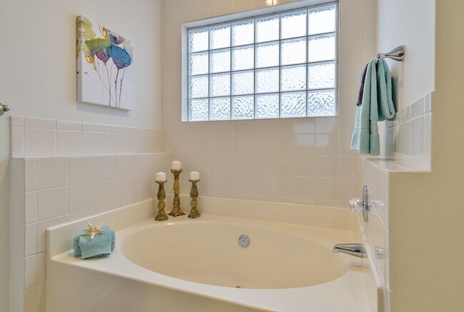 Building Photo - 3-Bedroom Home in Hillcrest Farms on Corne...