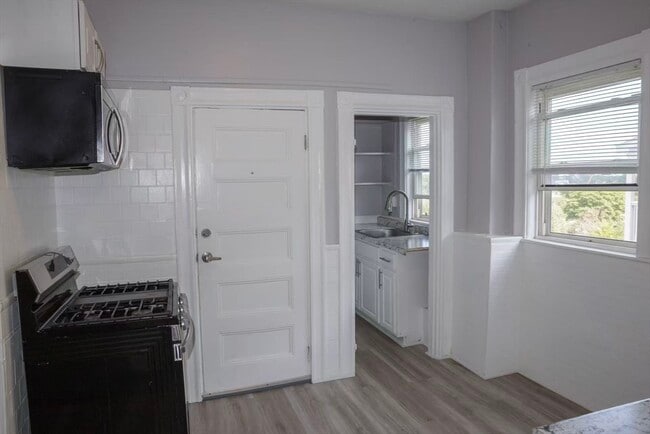 Building Photo - 285 Medford St