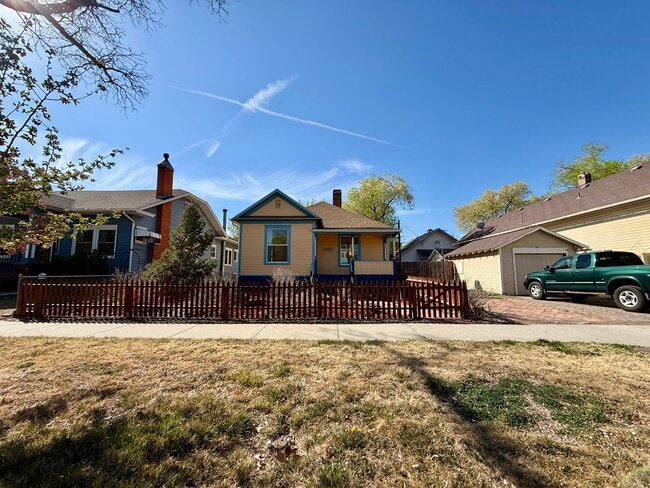 Building Photo - 909 Ouray Ave