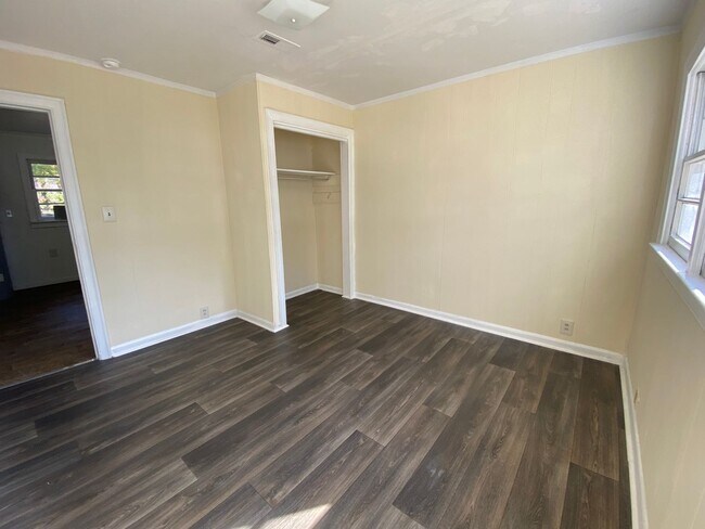 Building Photo - 3 Bedrooms, 1 Bathroom - Home in West Rome!