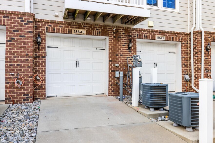 Building Photo - 13643 Air and Space Museum Pky