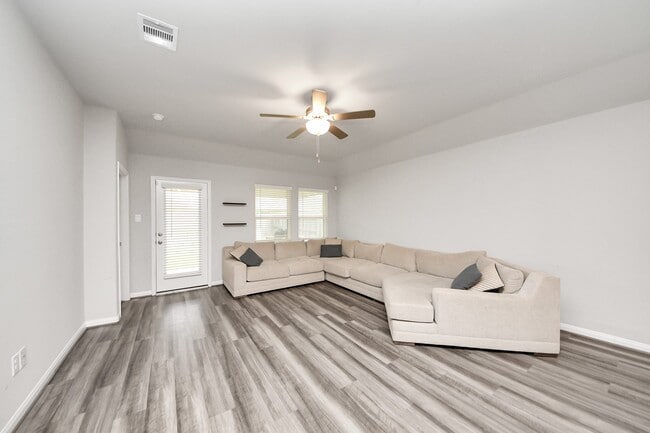 Building Photo - 518 Ellwood Terrace Ln