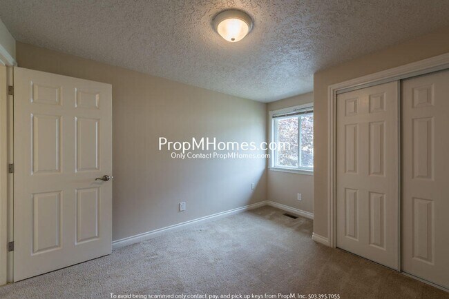 Building Photo - 11881 SE Southern Lites Dr