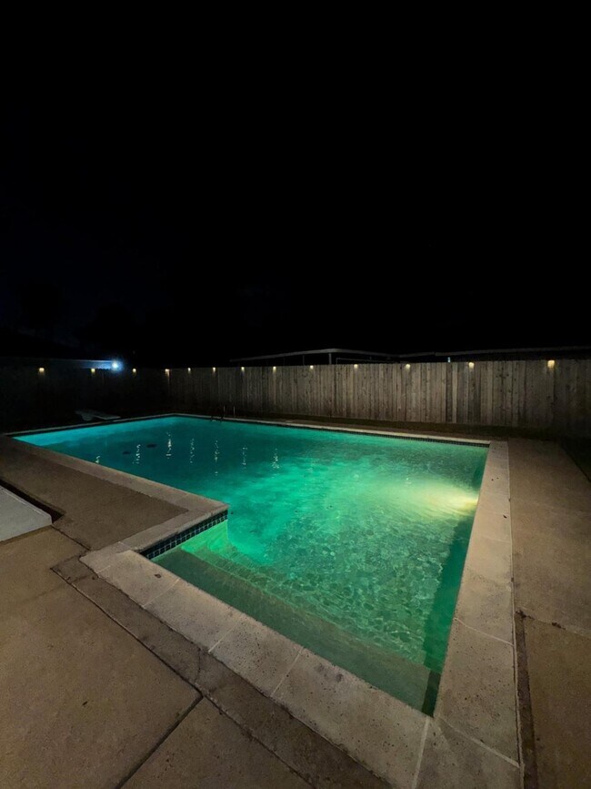 Building Photo - 2330 Walnut Ridge Dr