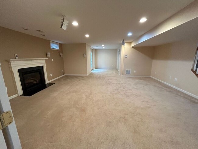 Building Photo - 40 Nugent Dr