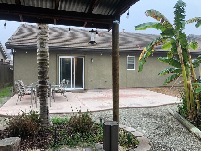 Building Photo - 4738 W Rialto Ave
