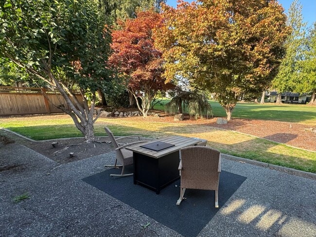 Building Photo - 3 Bed, 2.5 Bath Country Club