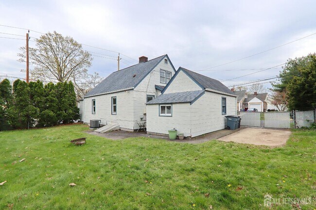 Building Photo - 2 Mohawk Dr