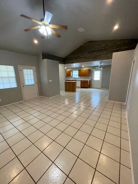 Building Photo - 63161 E 291 Rd