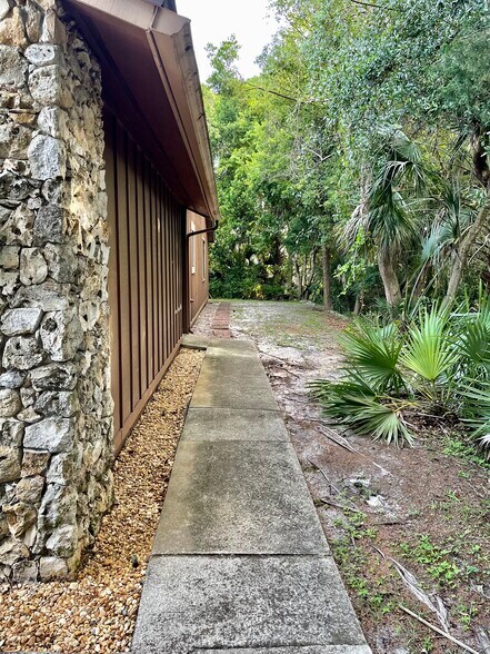 Building Photo - 56 Wildwood Trl